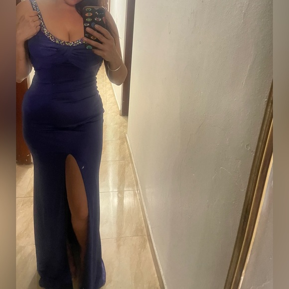 Gown - Picture 2 of 4